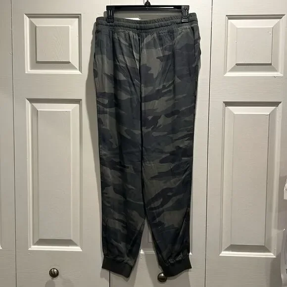 NWOT Splendid Camo Joggers, Size Medium - Picture 5 of 8
